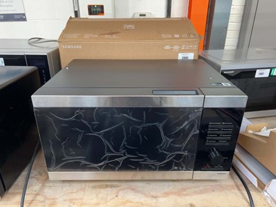 Lot 2005 - Samsung MW4000D digital microwave oven in...