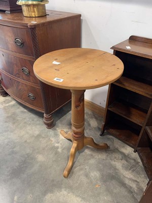 Lot 1041 - Small pine freestanding occasional table