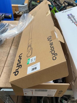 Lot 2018 - Dyson Cyclone V10 cordless tick vacuum cleaner...