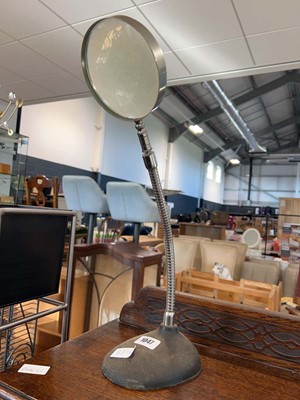 Lot 1047 - Adjustable magnifying glass on metal stand