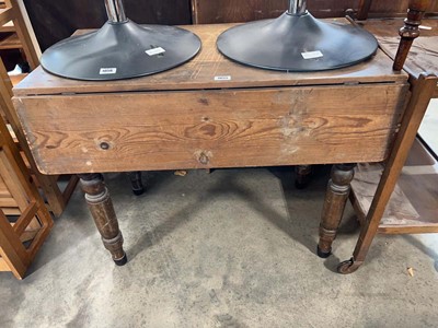 Lot 1055 - Early 20th Century pine dropside table
