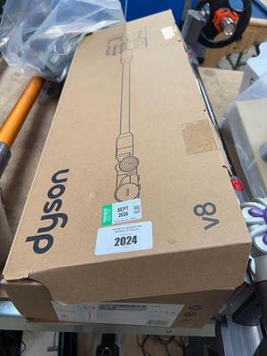 Lot 2024 - Dyson V8 Absolute cordless stick vacuum...