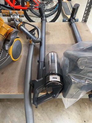 Lot 2030 - Samsung Jet 75E cordless stick vacuum cleaner...