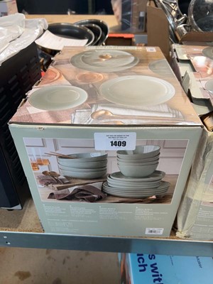 Lot 1409 - Boxed set of Over & Back dinnerware