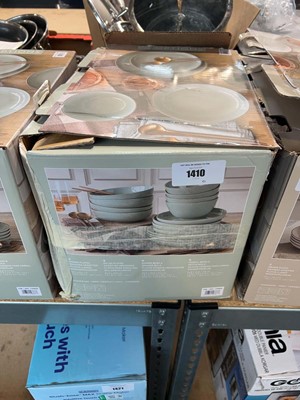 Lot 1410 - Boxed set of Over & Back dinnerware