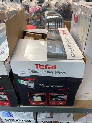 Lot 1413 - Boxed Tefal Oleoclean Pro deep fryer