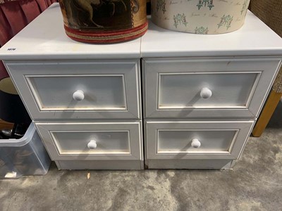 Lot 1076 - 2 white 2 drawers night stands