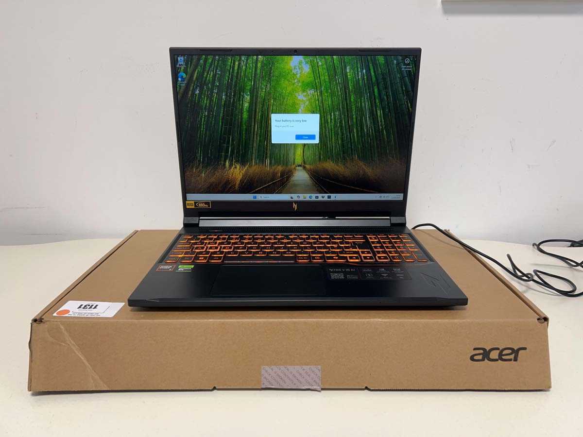 Lot Acer Nitro V 16 AI laptop, ANV16-42-R4RG, AMD...