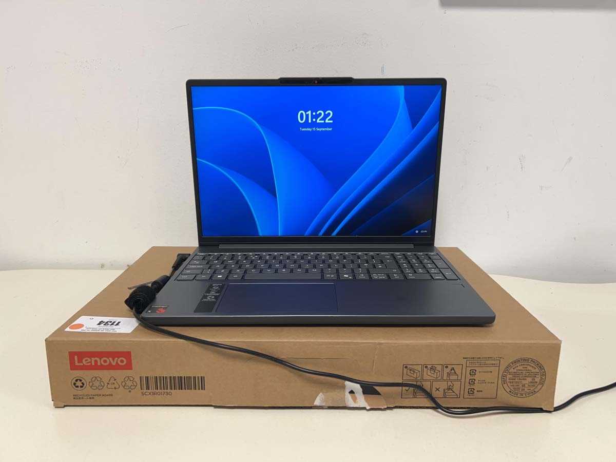 Lot Lenovo IdeaPad Slim 3 15Q8X10, Snapdragon X 8...
