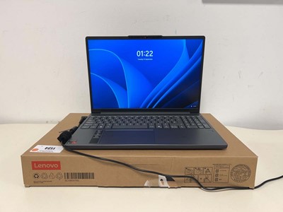 Lot Lenovo IdeaPad Slim 3 15Q8X10, Snapdragon X 8...