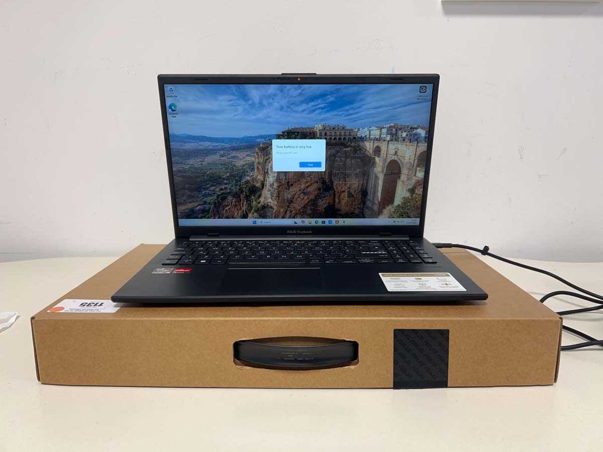 Lot Asus Vivobook E1504F laptop, AMD R5-7520U,...
