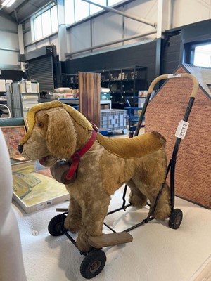 Lot 1183 - Vintage push along toy dog