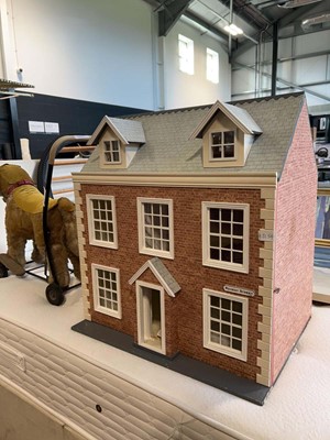 Lot 1185 - Child's 3 storey doll's house