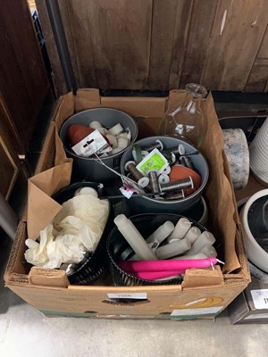 Lot 1106 - Cardboard tray containing ribbed vases, other...