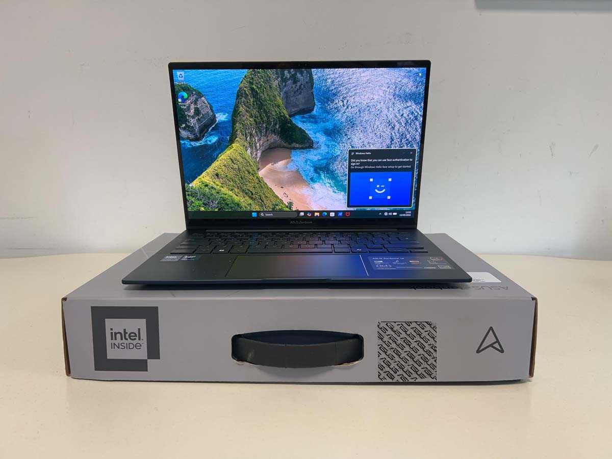 Lot ASUS Zenbook laptop UX3405C, Intel Core Ultra...