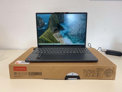 Lot Lenovo IdeaPad Slim 3 15Q8X10, Snapdragon X 8...
