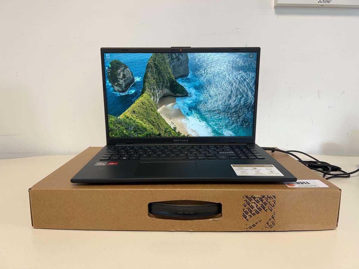 Lot Asus Vivobook E1504F laptop, AMD R5-7520U,...