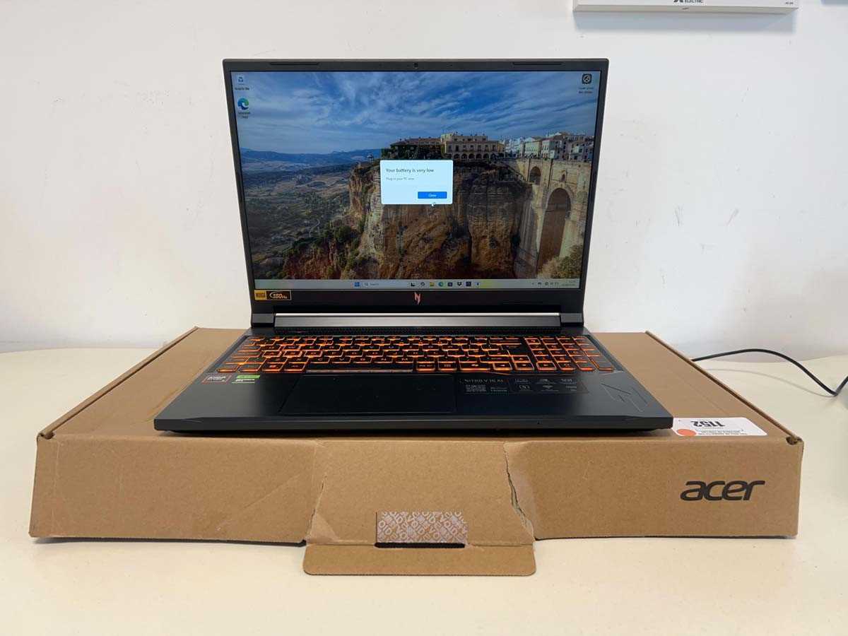 Lot Acer Nitro V 16 AI laptop, ANV16-42-R4RG, AMD...