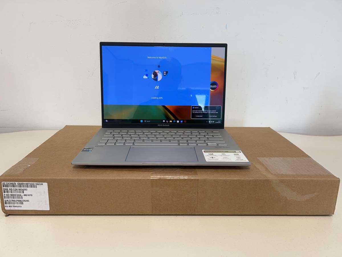 Lot ASUS Zenbook laptop model UX3402V, Intel...