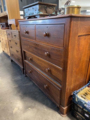 Lot 1120 - An Edwardian mahogany chest of 2 over 3 drawers