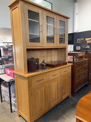 Lot 1122 - Modern light oak Cotswold Co. dresser