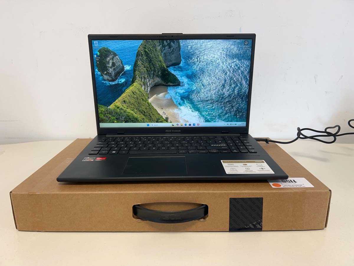 Lot Asus Vivobook E1504F laptop, AMD R5-7520U,...