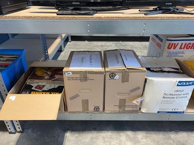Lot 1261 - 5 boxes of various vinyl records including...