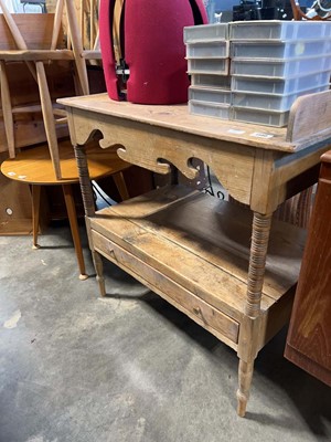 Lot 1140 - An early 20th century pine wash stand