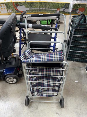 Lot 2105 - 4 wheeled shopping trolley