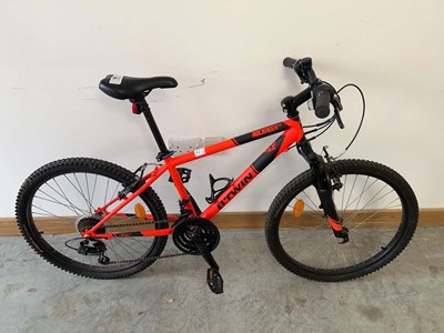 Lot 2106 - B.Twin Rockrider 500 boy's mountain bike in...