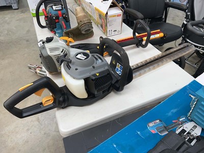 Lot 2261 - Titan petrol hedge trimmer