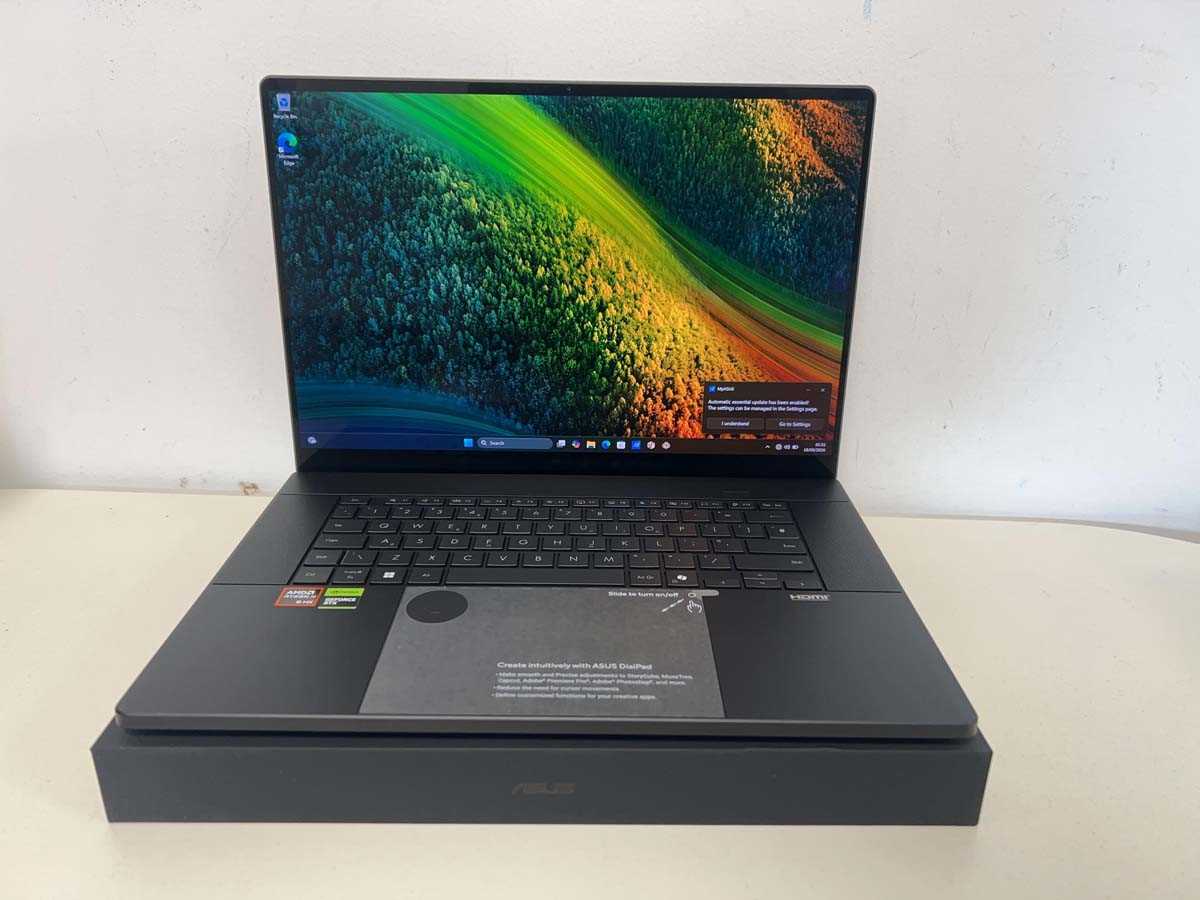 Lot ASUS ProArt H7606WR laptop, AMD Ryzen AI 9 HX...