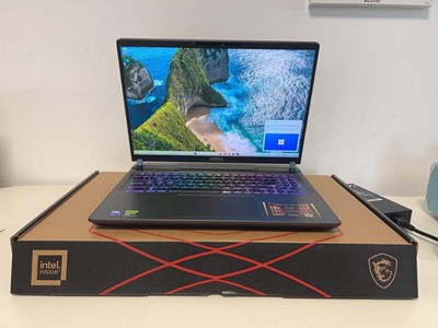 Lot MSi Vector 16 HX AI A2XWHG gaming laptop,...