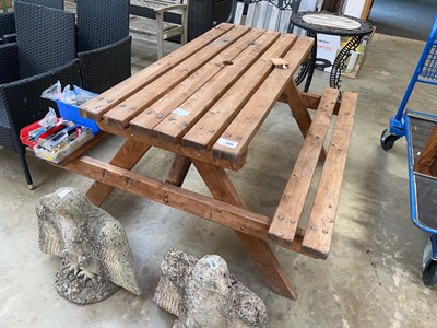 Lot 2139 - Wooden slatted 6 seater picnic bench