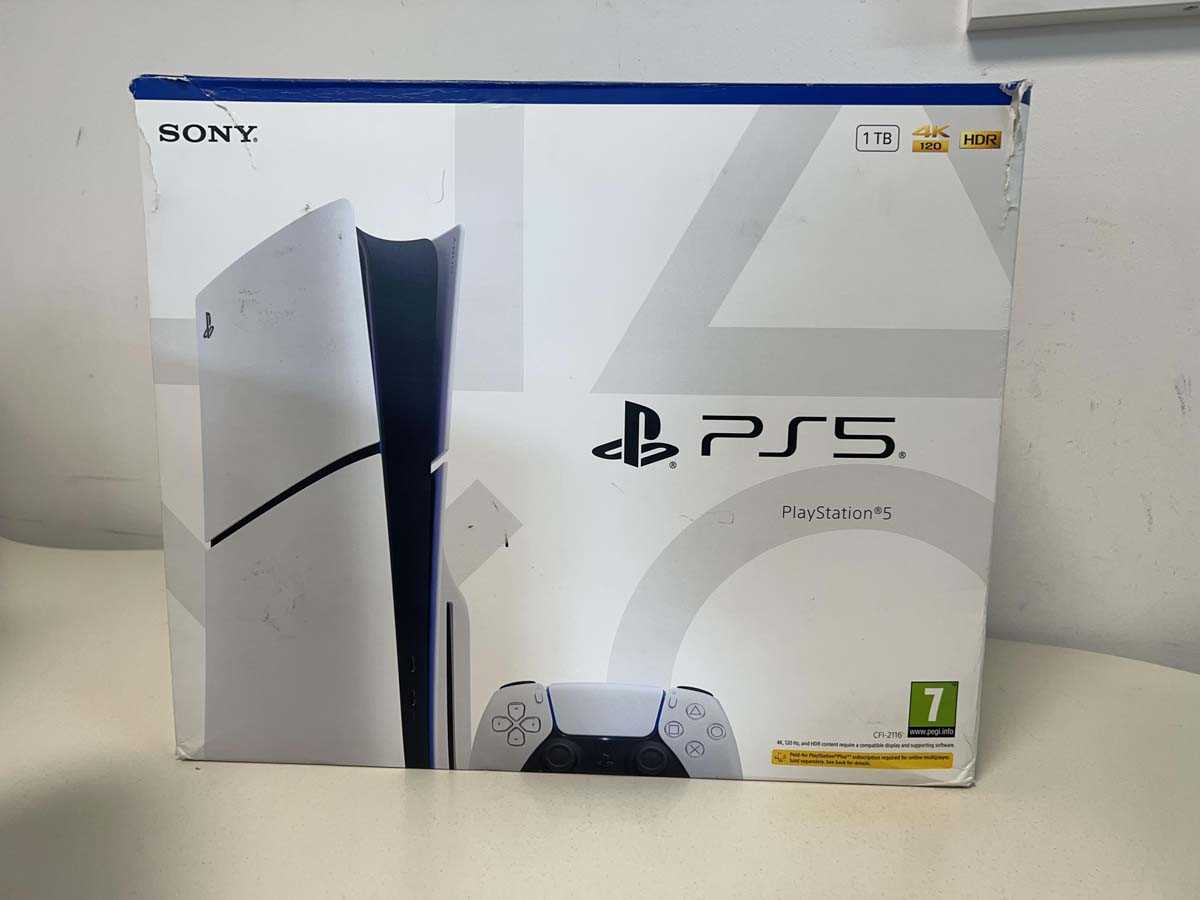 Lot SONY PlayStation 5, 1TB, boxed with wireless...