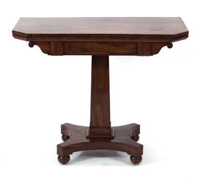 Lot 23 - An early Victorian mahogany and crossbanded...