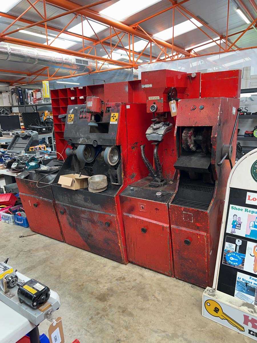 Lot 2292 - Industrial shoe repair finishing...