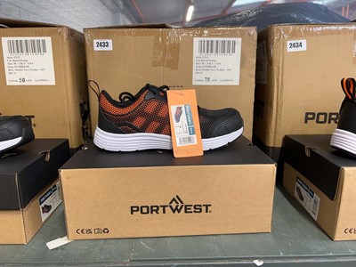 Lot 2433 - Box containing 6x pairs of Portwest FT15 black...