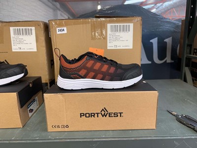 Lot 2434 - Box containing 6x pairs of Portwest FT15 black...