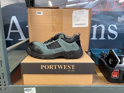 Lot 2435 - Box containing 6x boxed pairs of Portwest...