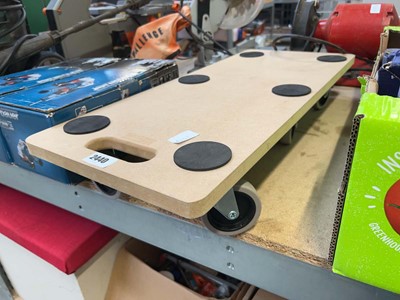 Lot 2440 - 6-wheeled dolly skate