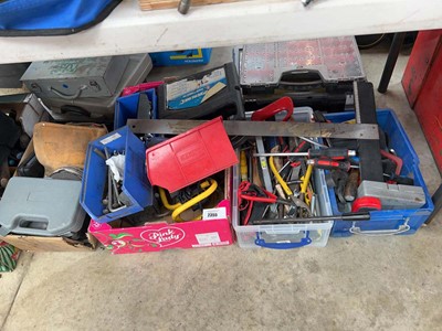 Lot 2355 - Large under bay of mixed hand tooling, screws,...