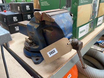 Lot 2452 - Record No.5 bench mounted vice