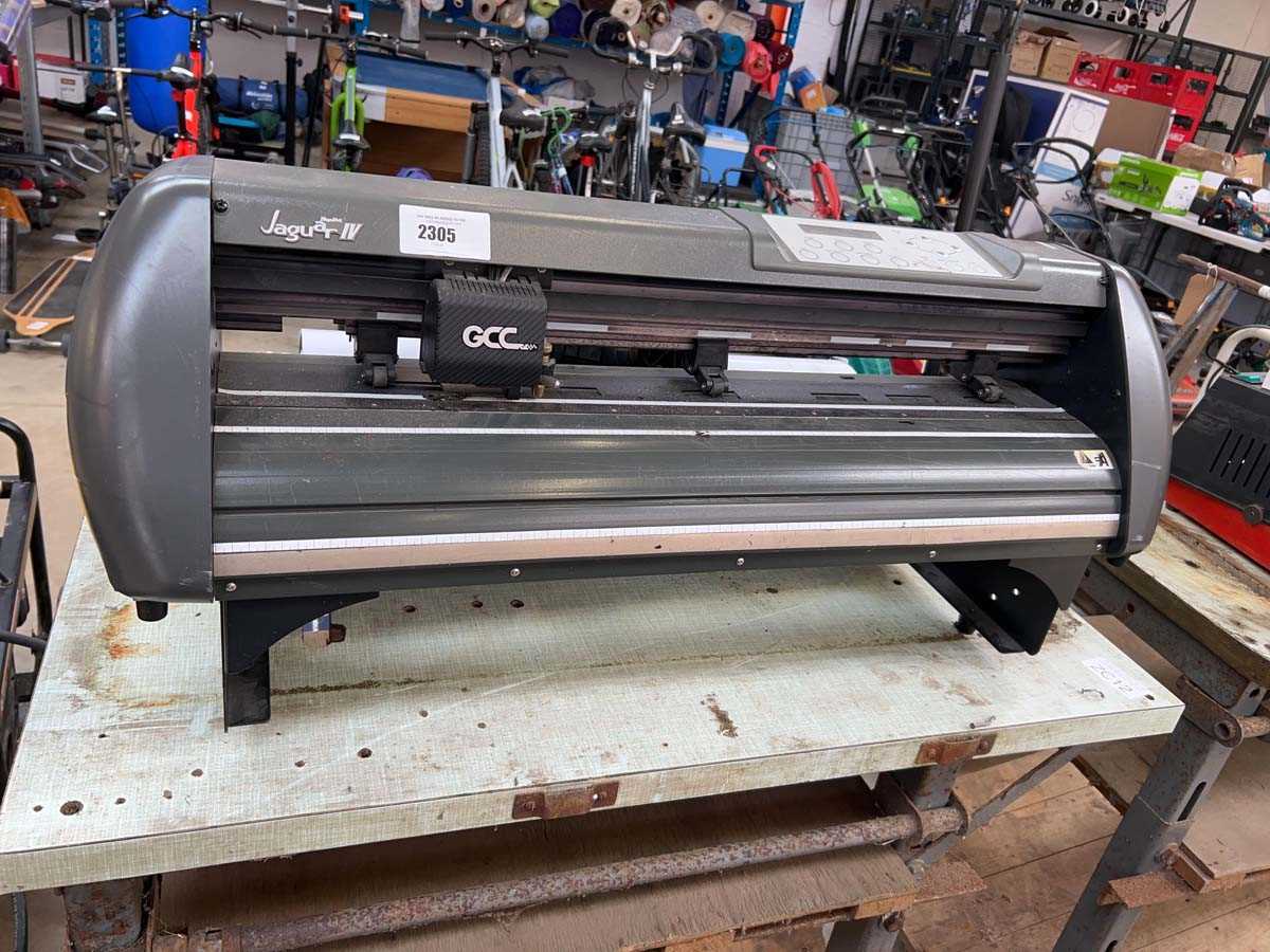 Lot 2305 - GCC Jaguar IV professional vinyl cutting plotter