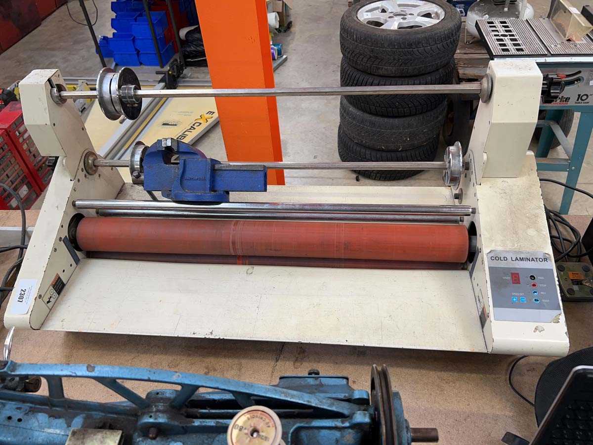 Lot 2307 - Semi-automatic electric cold laminating machine