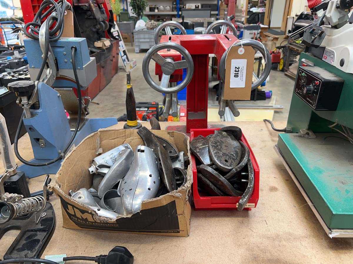 Lot 2310 - Professional dual head shoe stretching machine,...