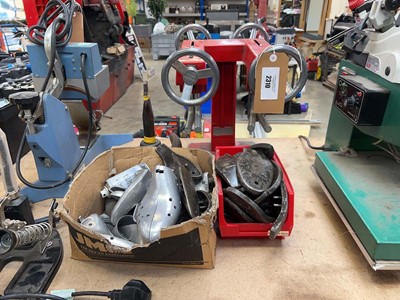 Lot 2310 - Professional dual head shoe stretching machine,...
