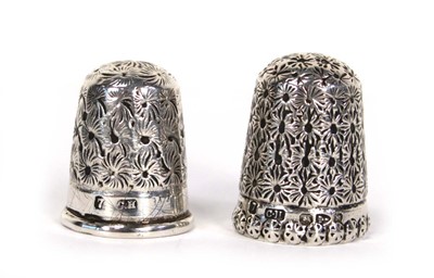 Lot 228 - A Victorian silver size 7 thimble, Charles...