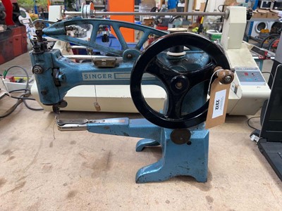 Lot 2312 - Singer 29 U171 industrial leather cobbler and...