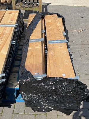 Lot 2246 - 10 wooden pallet collars